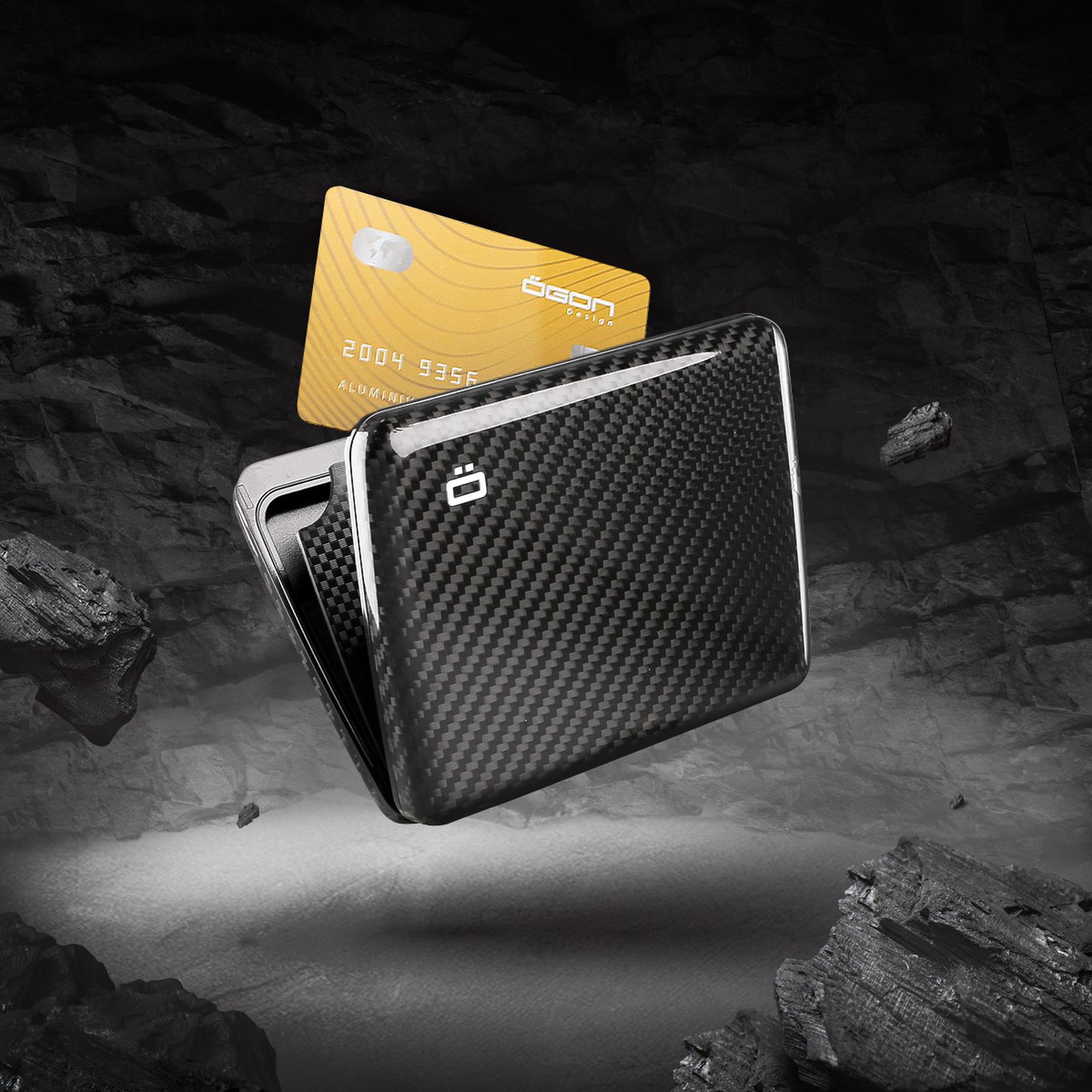 Fotografía técnica oficial de Ögon Smart Case V2 Tarjetero de Aluminio Anodizado Anti-RFID y Resistente al Agua - Vista frontal con fondo blanco
